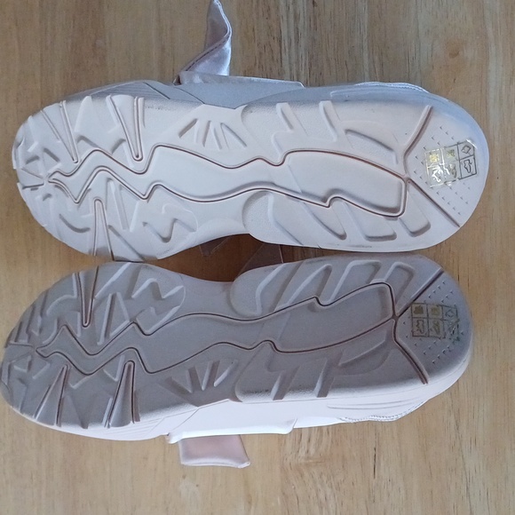 4 EVER pink bow tie runners - Picture 6 of 8